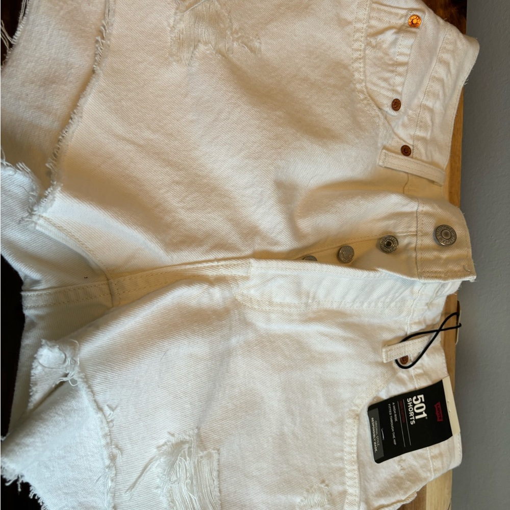 NWT Levi’s High Rise Shorts - Picture 4 of 4